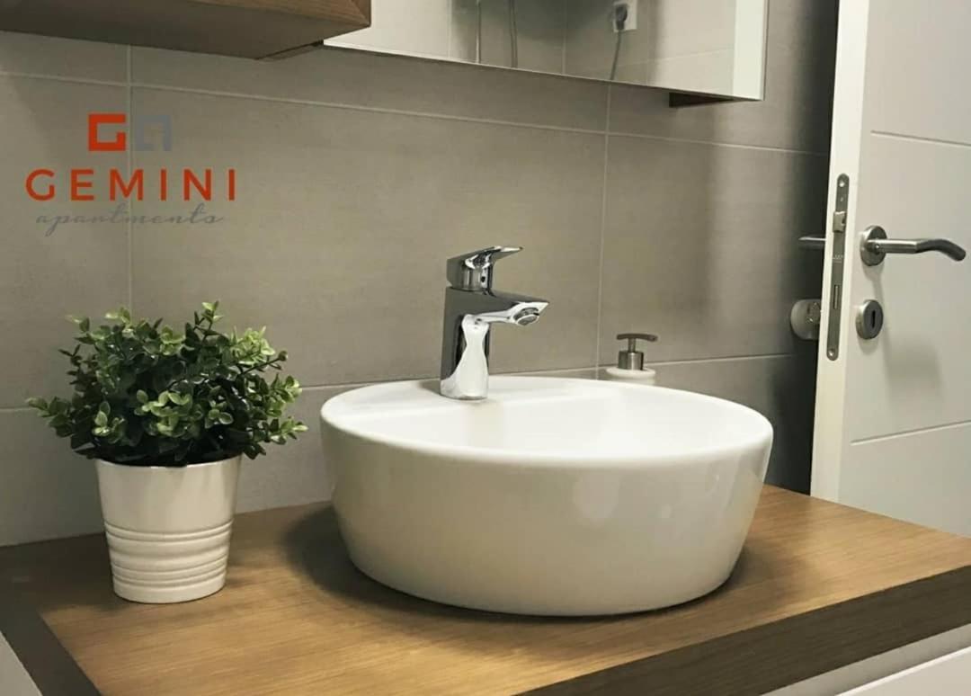 Gemini Apartment 3 - Modern Apartment With City View 노비사드 외부 사진